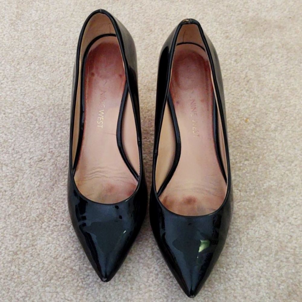 Black patent pump's
